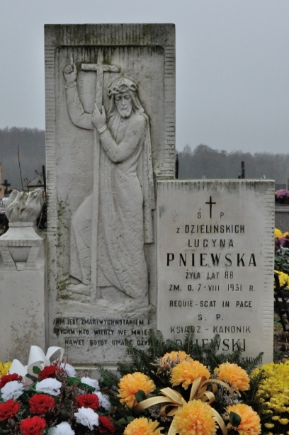 192. Skołatowo. Cmentarz - grób księdza Karola Pniewskiego.JPG