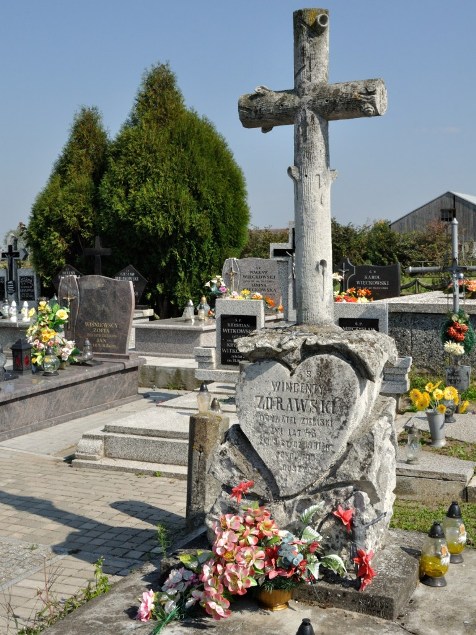 270. Bonisław. Cmentarz parafialny.JPG