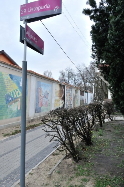 348. Kutno. Ściana Poetów (dawny mur więzienny).JPG