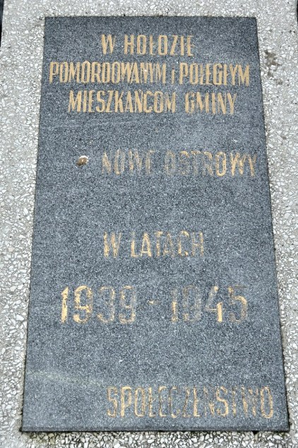 091. Ostrowy. Pomnik ku czci poległych i pomordowanych w latach 1939-1945.JPG