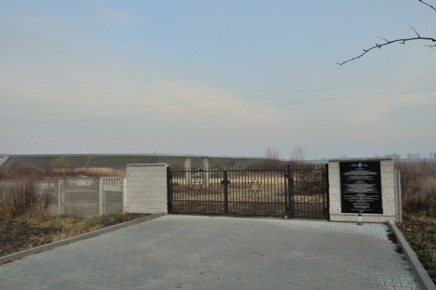 033. Krośniewice. Cmentarz żydowski.JPG