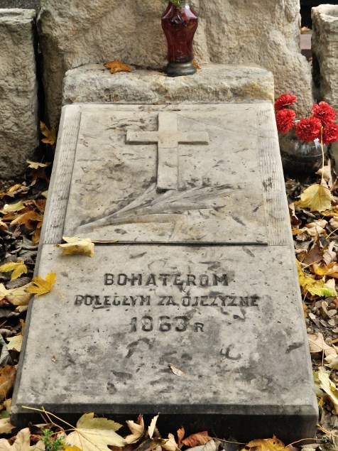 019. Bodzentyn. Cmentarz parafialny rzymskokatolicki.JPG