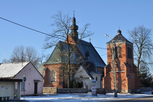 056. Stare Gralewo. Kościół parafialny pw. św. Małgorzaty i dzwonnica.JPG