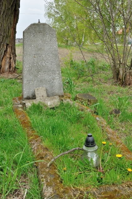 047. Świątkowice (Leonowo). Cmentarz ewangelicko-augsburski.JPG