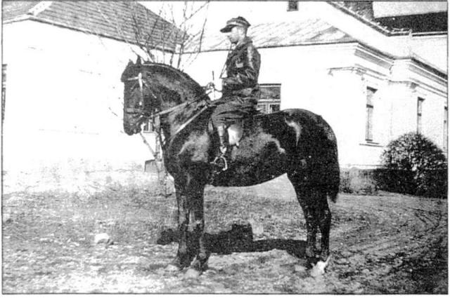 Stanisław Rościszewski na koniu.JPG