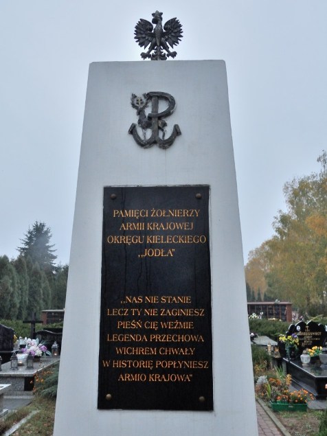 436. Kielce. Cmentarz komunalny. Pomnik żołnierzy Armii Krajowej.JPG