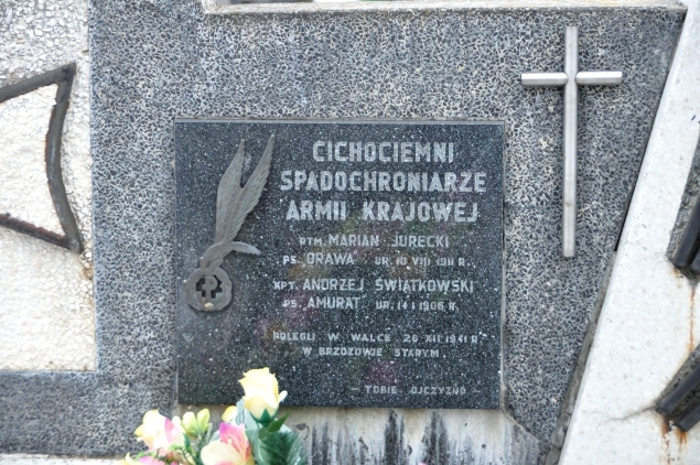 145. Brzozów Stary. Cmentarz parafialny - grób Cichociemnych.JPG