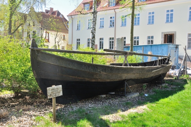 231. Elbląg. Muzeum Archeologiczno-Historyczne. Replika łodzi św. Wojciecha z końca X w..JPG